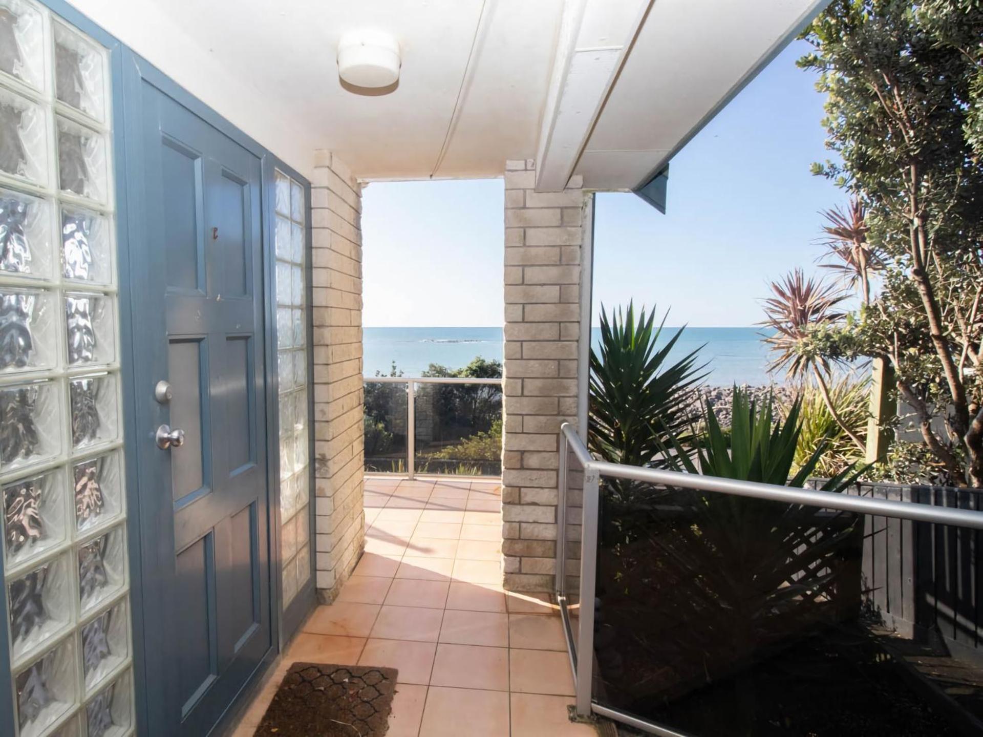Beachfront Bliss On Wanaka Terrace Support Local Villa New Plymouth Kültér fotó
