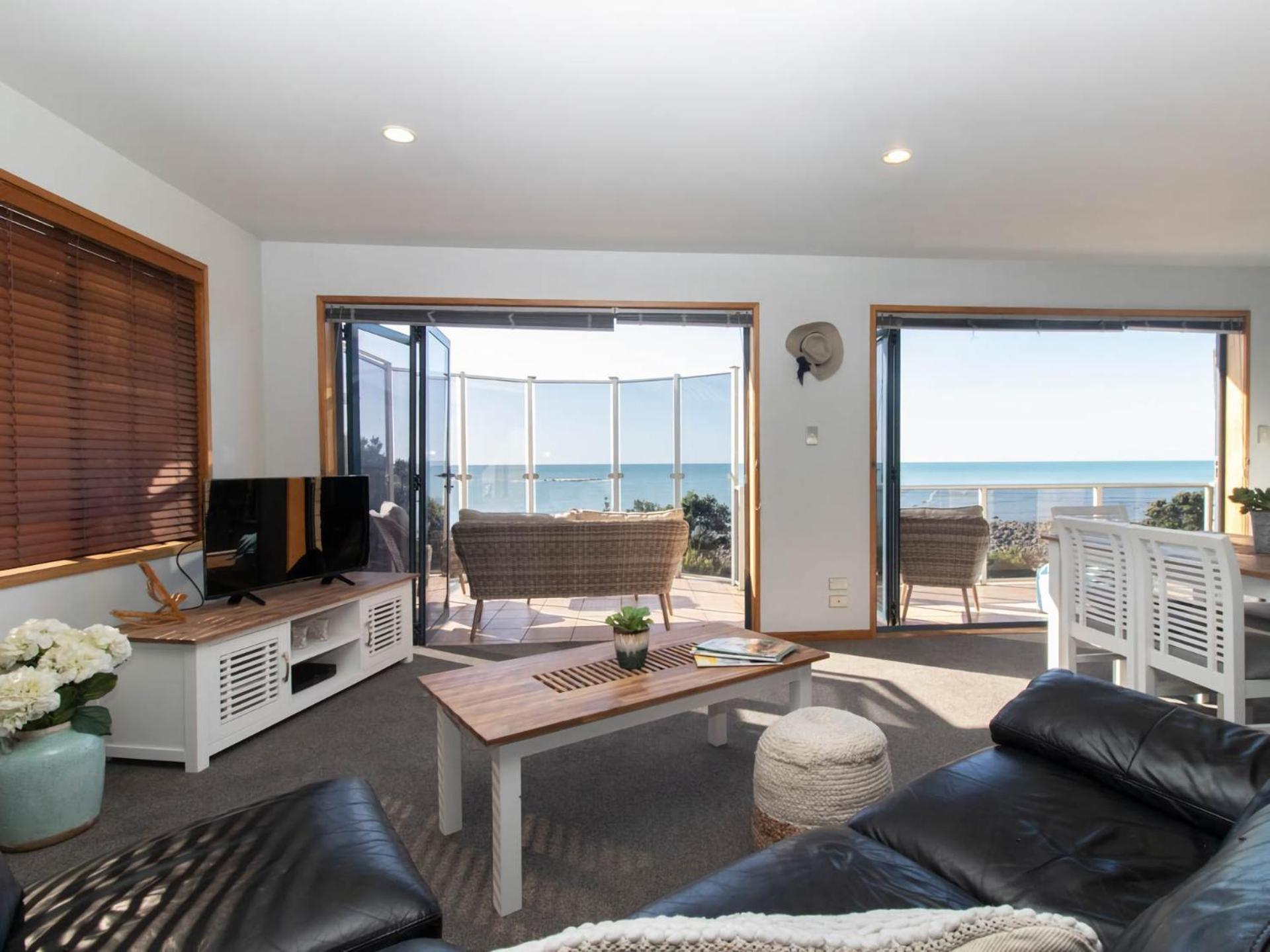 Beachfront Bliss On Wanaka Terrace Support Local Villa New Plymouth Kültér fotó