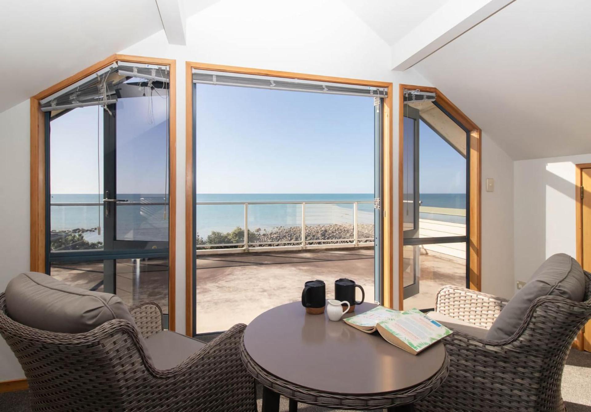 Beachfront Bliss On Wanaka Terrace Support Local Villa New Plymouth Kültér fotó